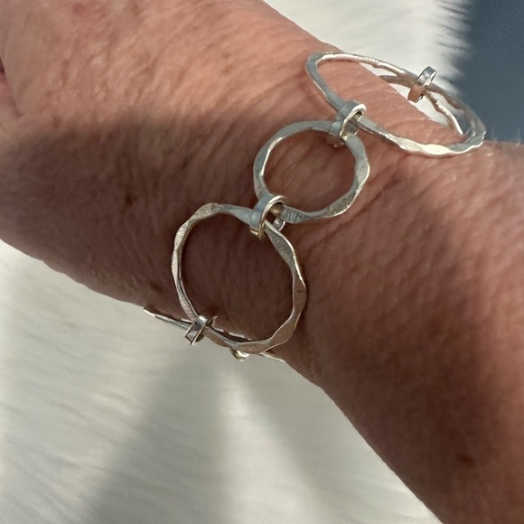 Jewelry - Sterling Silver .925 Interlocking Hammered Circle bracelet NEW